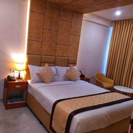 Royal Residency Hotel Kannangad Kültér fotó