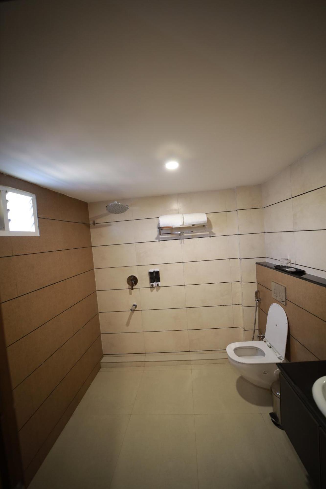 Royal Residency Hotel Kannangad Kültér fotó