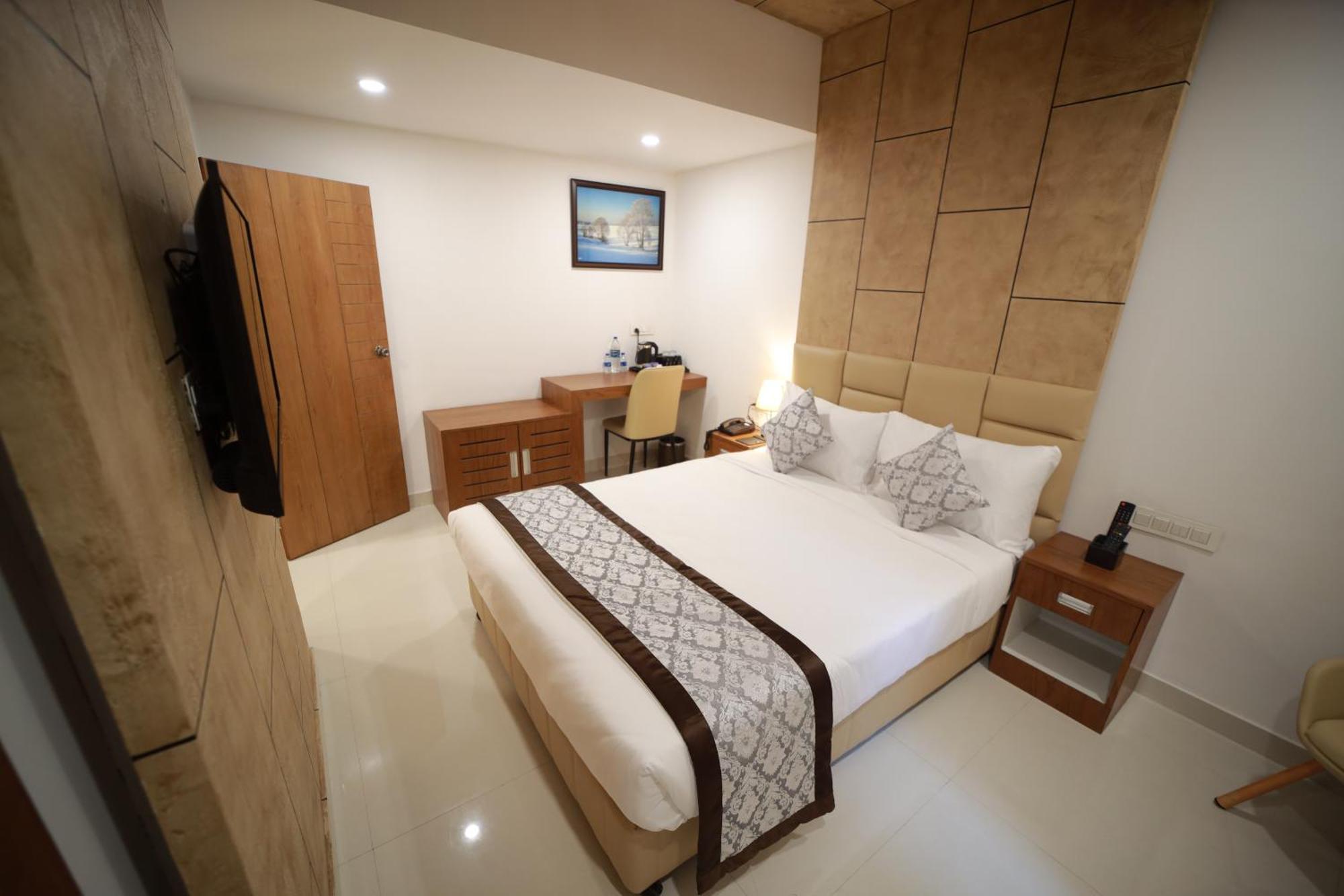 Royal Residency Hotel Kannangad Kültér fotó