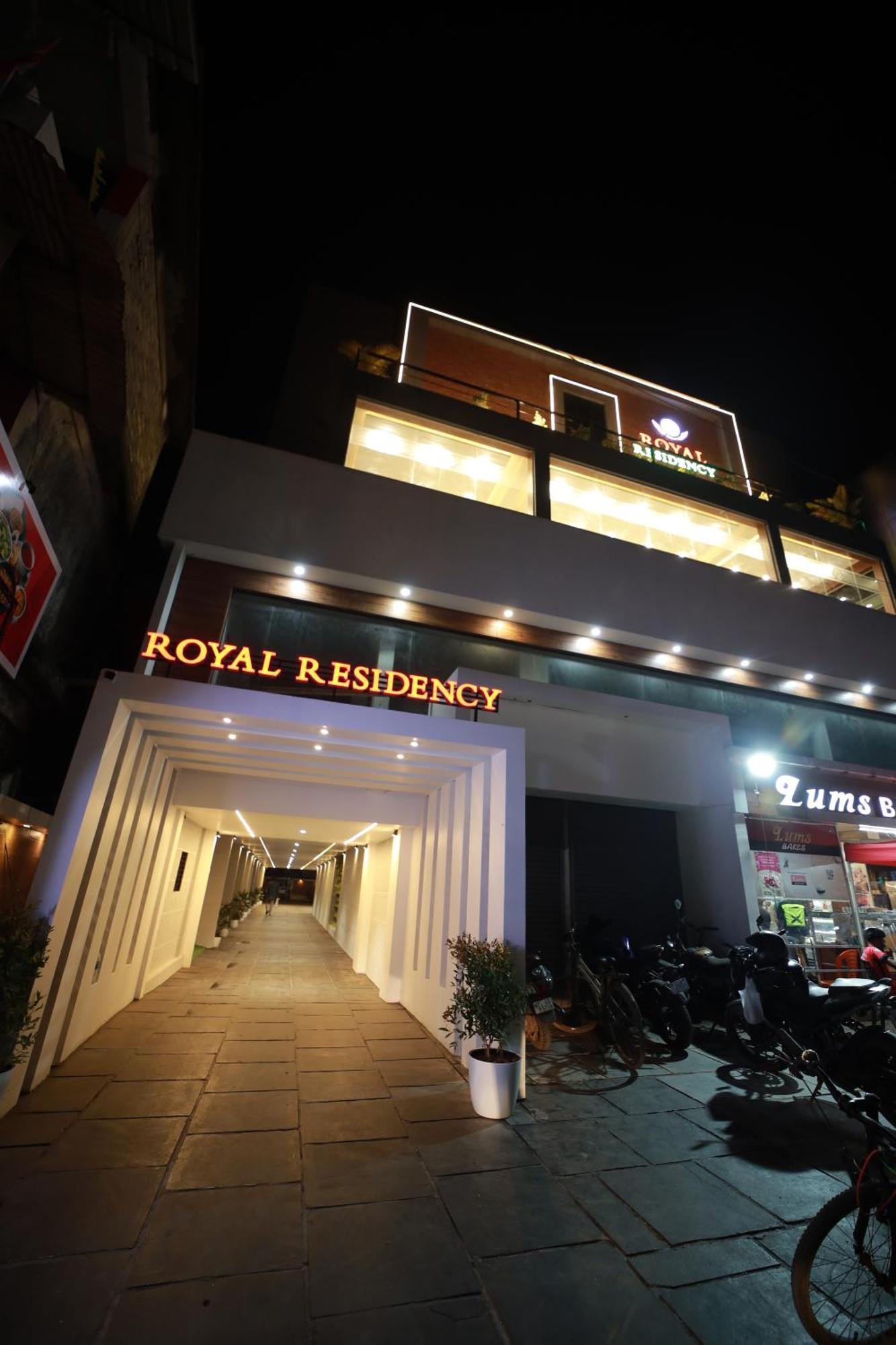 Royal Residency Hotel Kannangad Kültér fotó