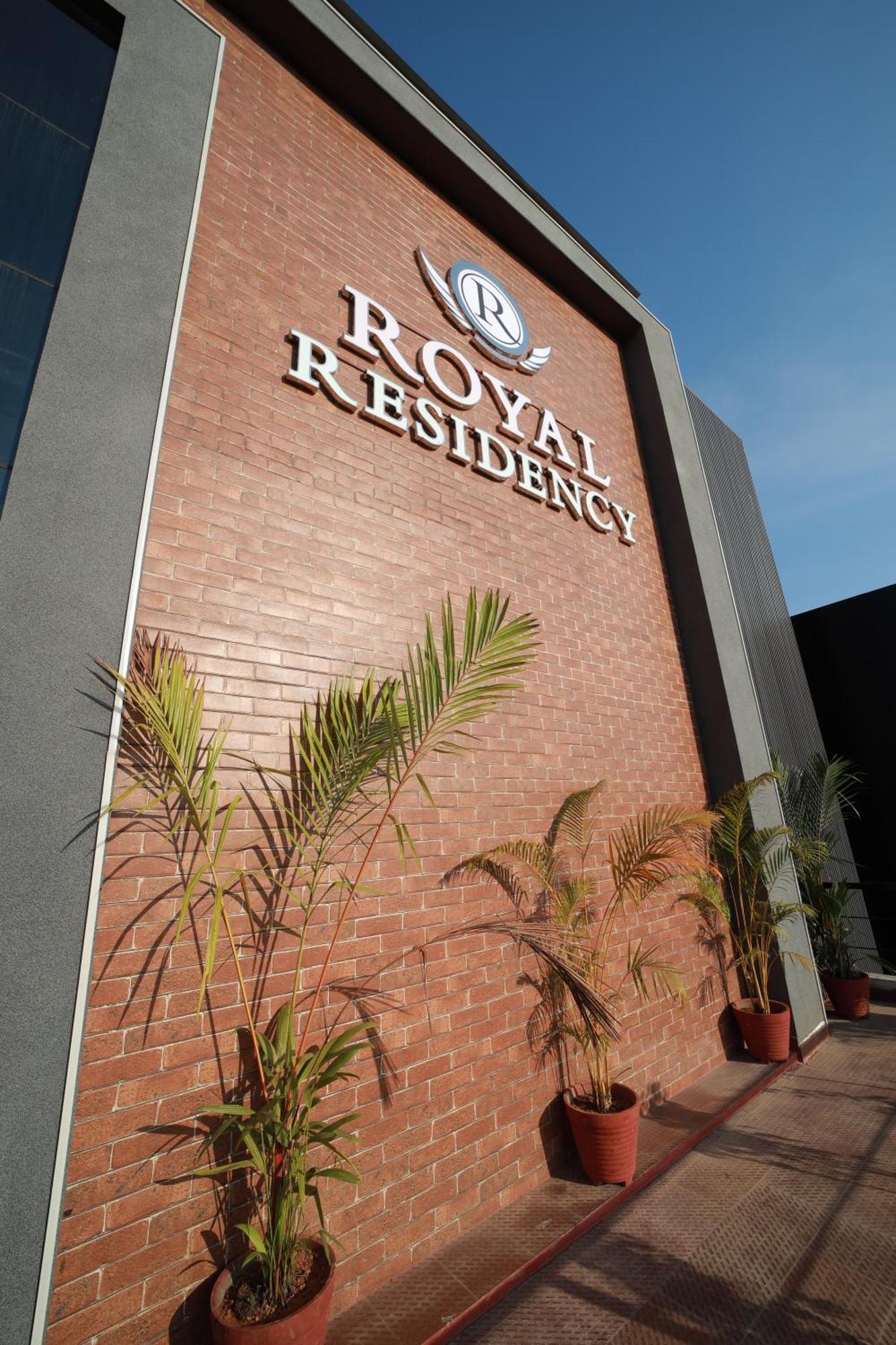 Royal Residency Hotel Kannangad Kültér fotó