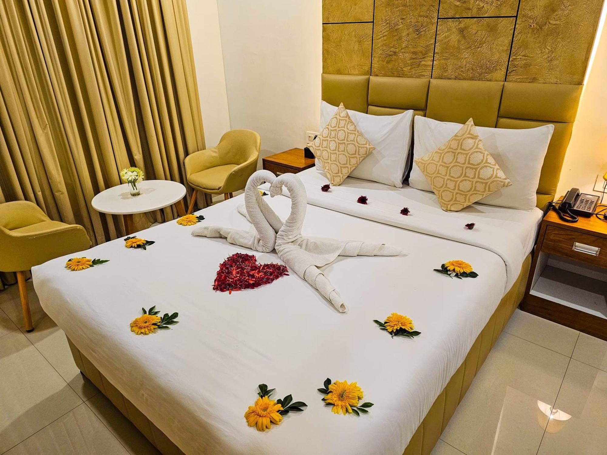 Royal Residency Hotel Kannangad Kültér fotó